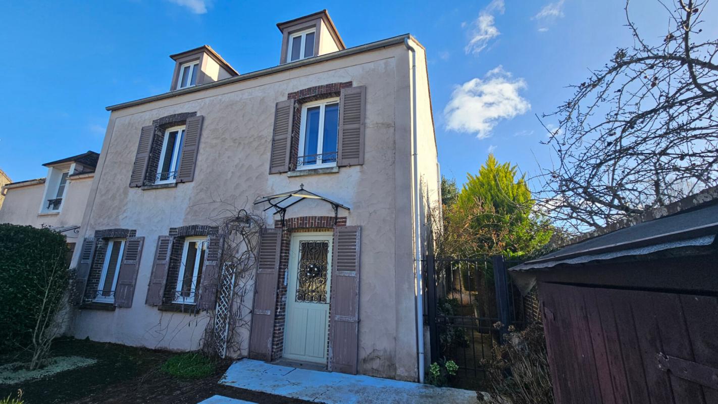 MILLEMONT Millemont / Maison de ville rénovée 140 m2 / 5 chambres 2