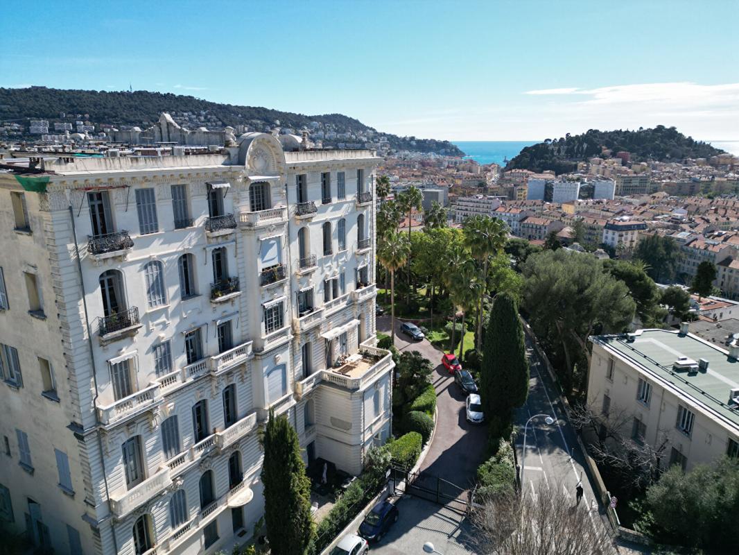 NICE PALAIS HERMITAGE - CIMIEZ - Appartement 3 pièces - Dernier etage 18