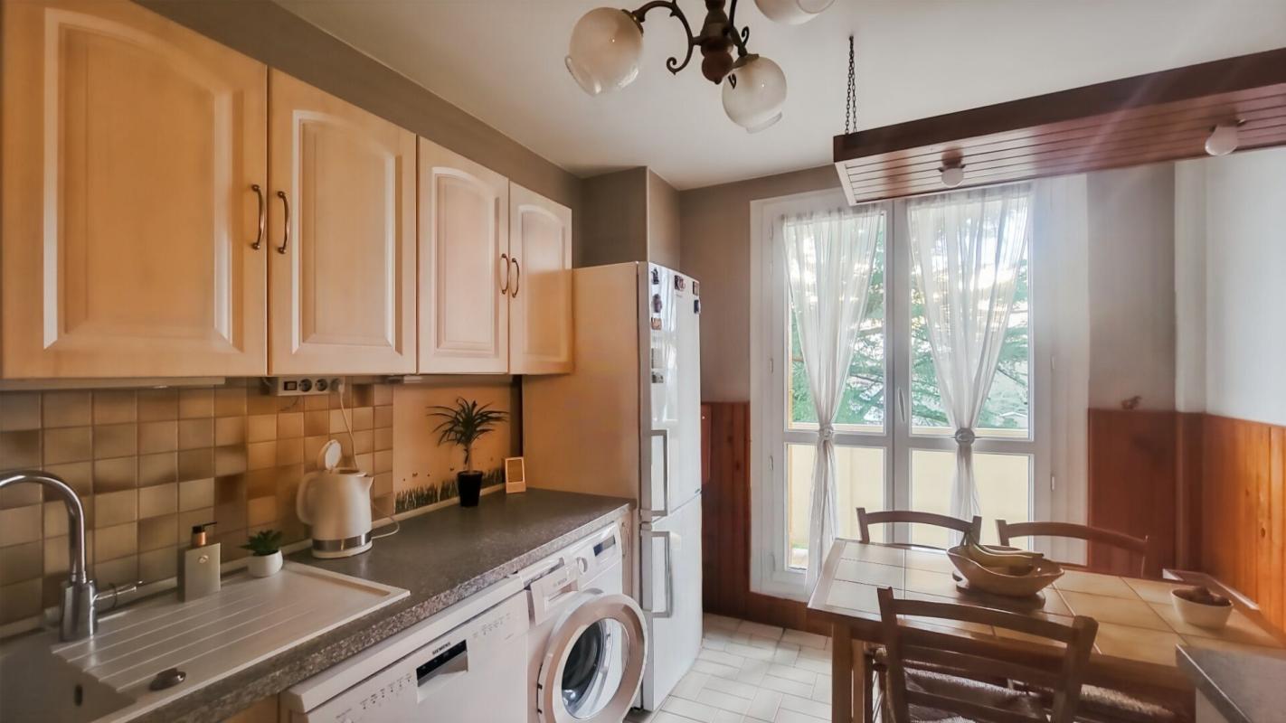 BROU-SUR-CHANTEREINE Appartement  4 pièces 73 m2 sans aucun vis-à-vis avec cave et box 6