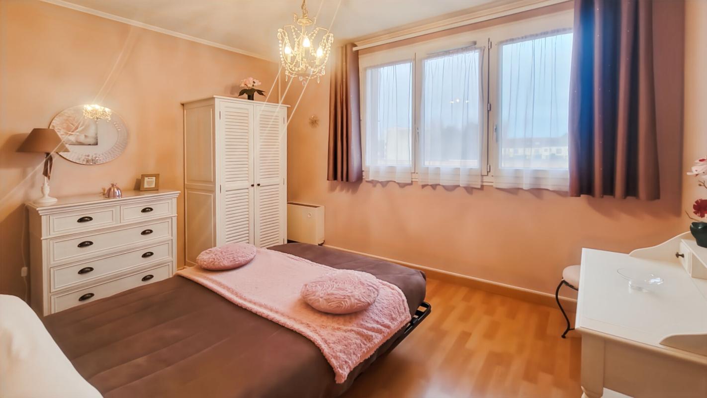 BROU-SUR-CHANTEREINE Appartement  4 pièces 73 m2 sans aucun vis-à-vis avec cave et box 9