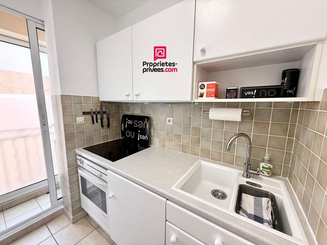 SANARY-SUR-MER Appartement T2 Centre SANARY SUR MER - Ascenseur et garage 2