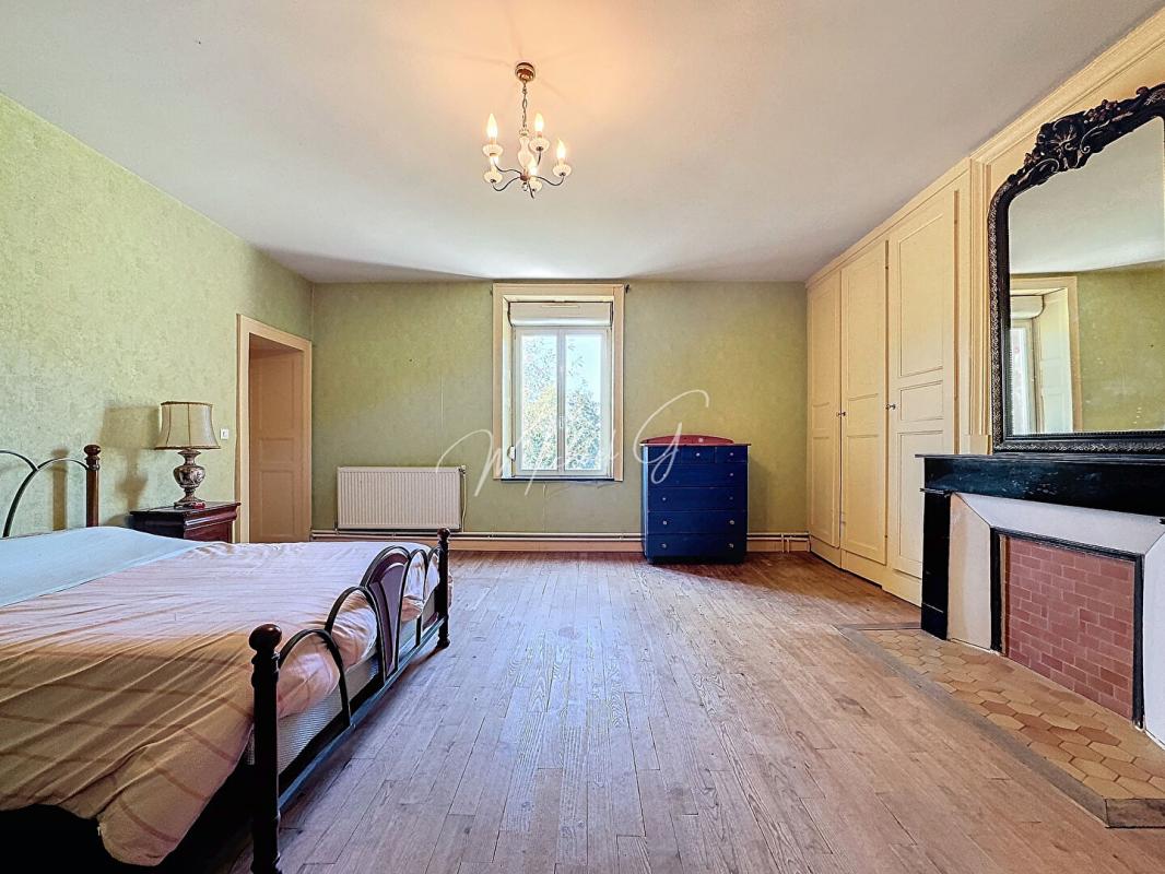 VAUBEXY Grande Maison Familiale avec Dépendances et terrain de 1,40 ha 12