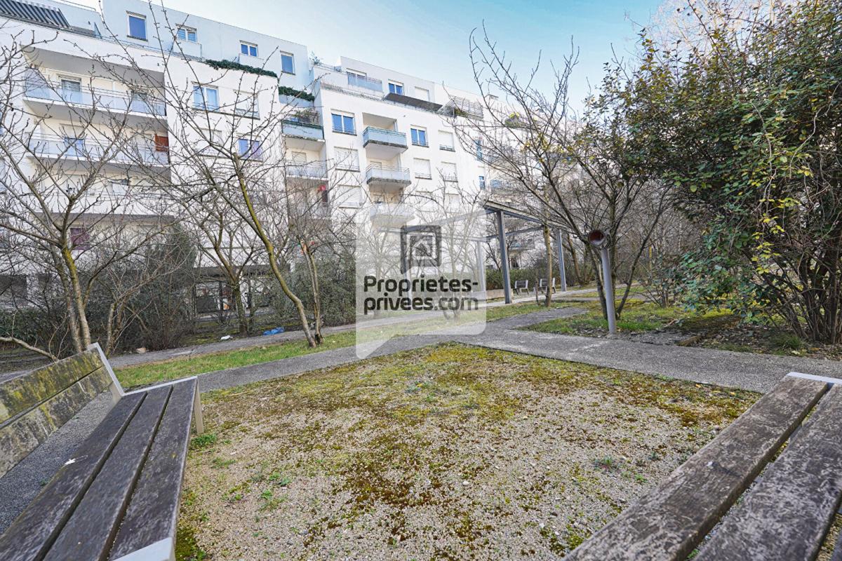 GRENOBLE GRENOBLE VIGNY-MUSSET Grand T2 de 58m2 + Balcon 13