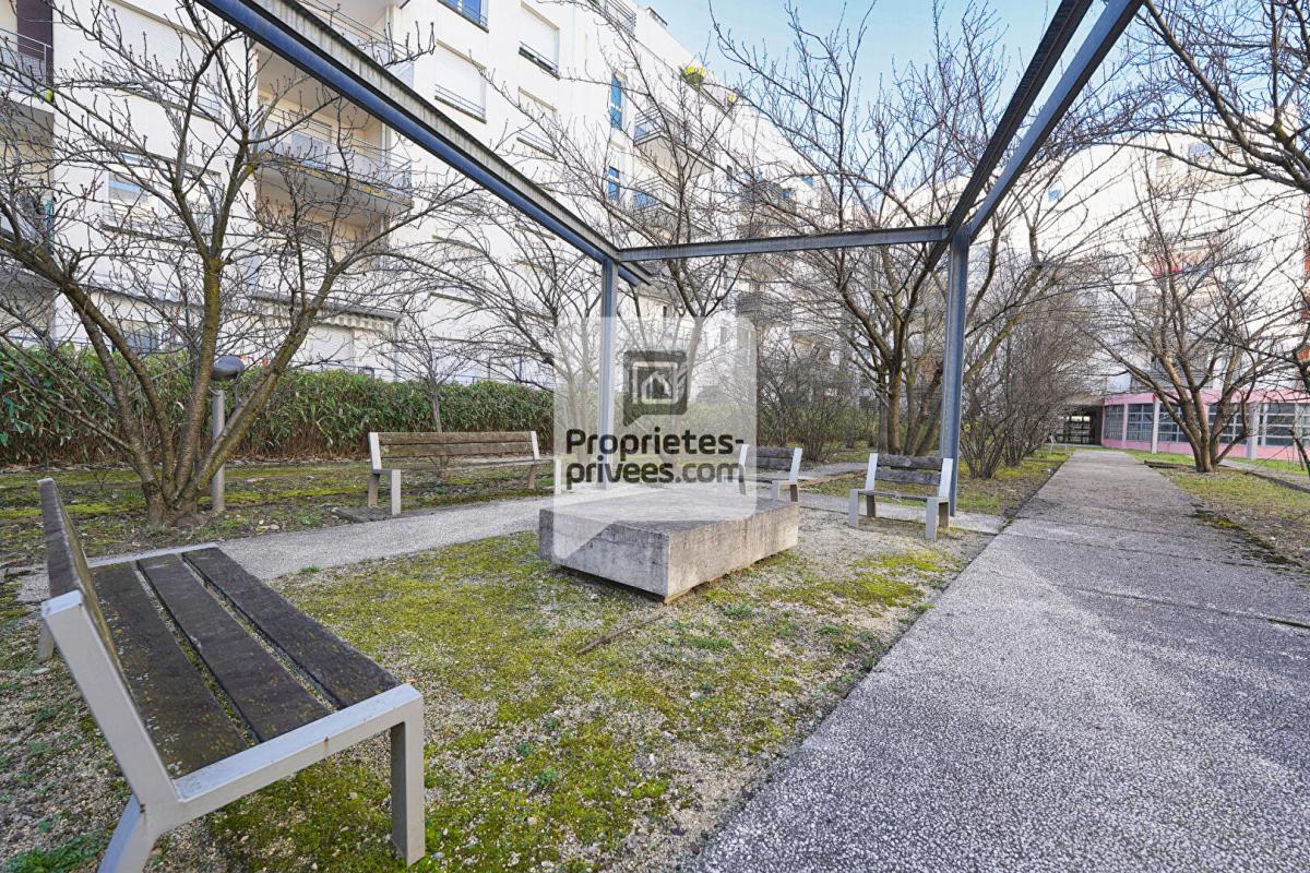 GRENOBLE GRENOBLE VIGNY-MUSSET Grand T2 de 58m2 + Balcon 14