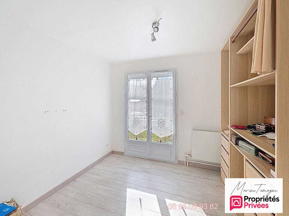 CHEVRIERES Chevrières - Plain-pied 3 chambres avec joli jardin . Proche gare et A1 12