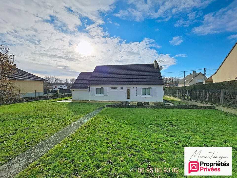 CHEVRIERES Chevrières - Plain-pied 3 chambres avec joli jardin . Proche gare et A1 2