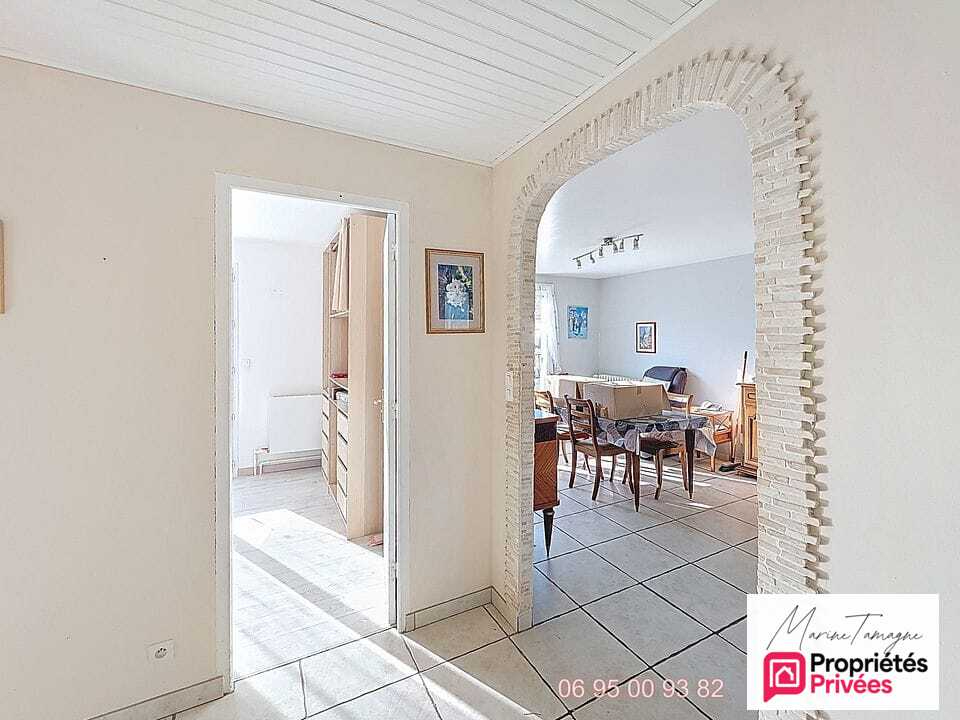 CHEVRIERES Chevrières - Plain-pied 3 chambres avec joli jardin . Proche gare et A1 9