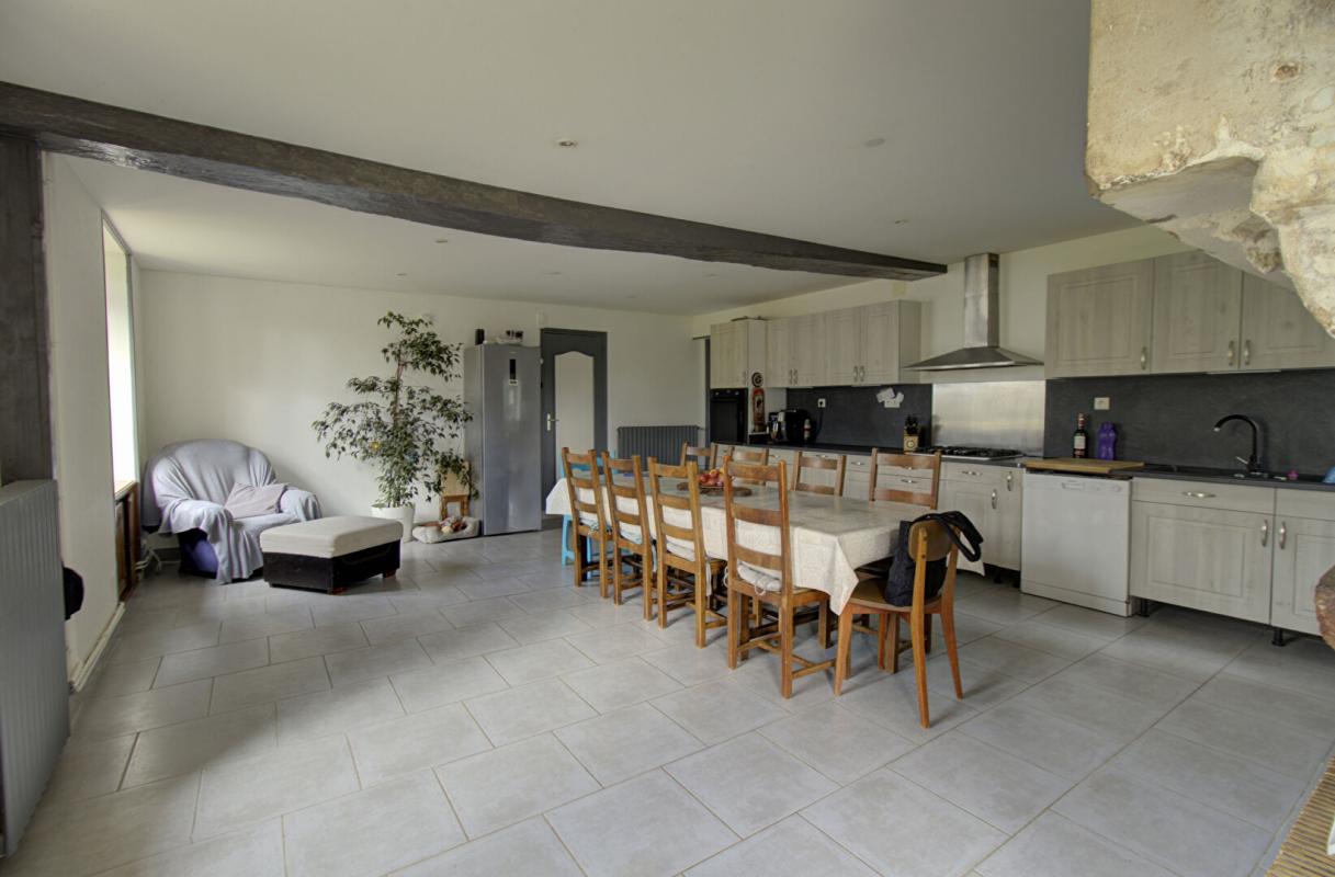 LA CHAPELLE-BATON Maison La Chapelle Baton 6 pièce(s) 135 m2 2