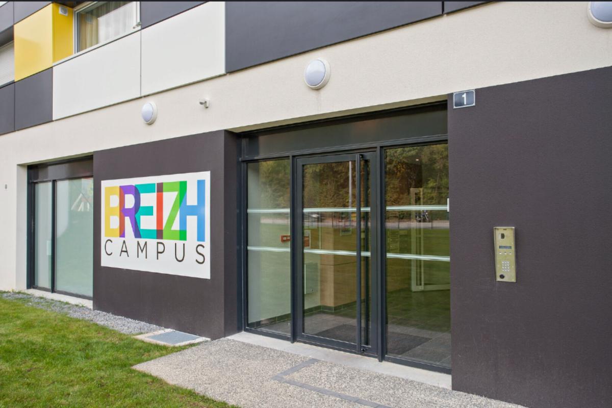 RENNES RENNES - T1Bis DUPLEX - 36.61 m2 (42,37m2 au sol) - ATTIQUE - 1 Place de Parking 2