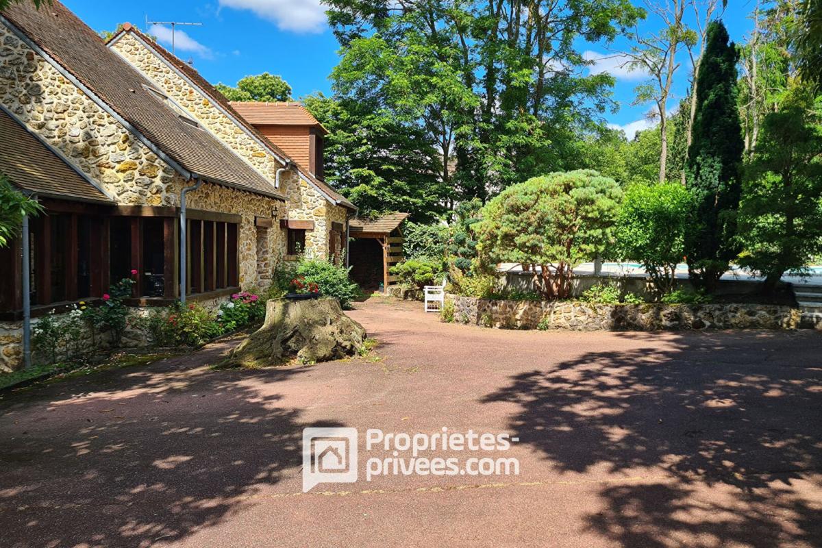 BRIIS-SOUS-FORGES Propriété de caractère et sa piscine sans vis-à-vis 15