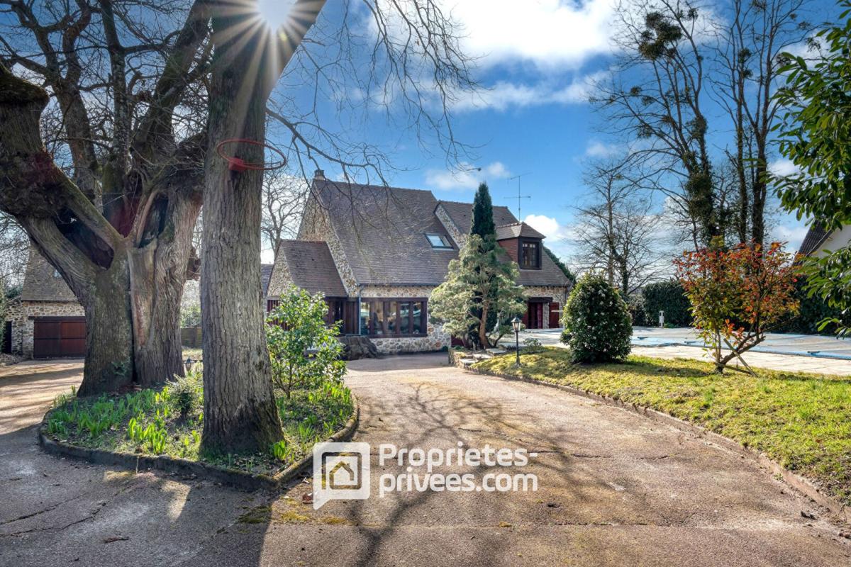 BRIIS-SOUS-FORGES Propriété de caractère et sa piscine sans vis-à-vis 16