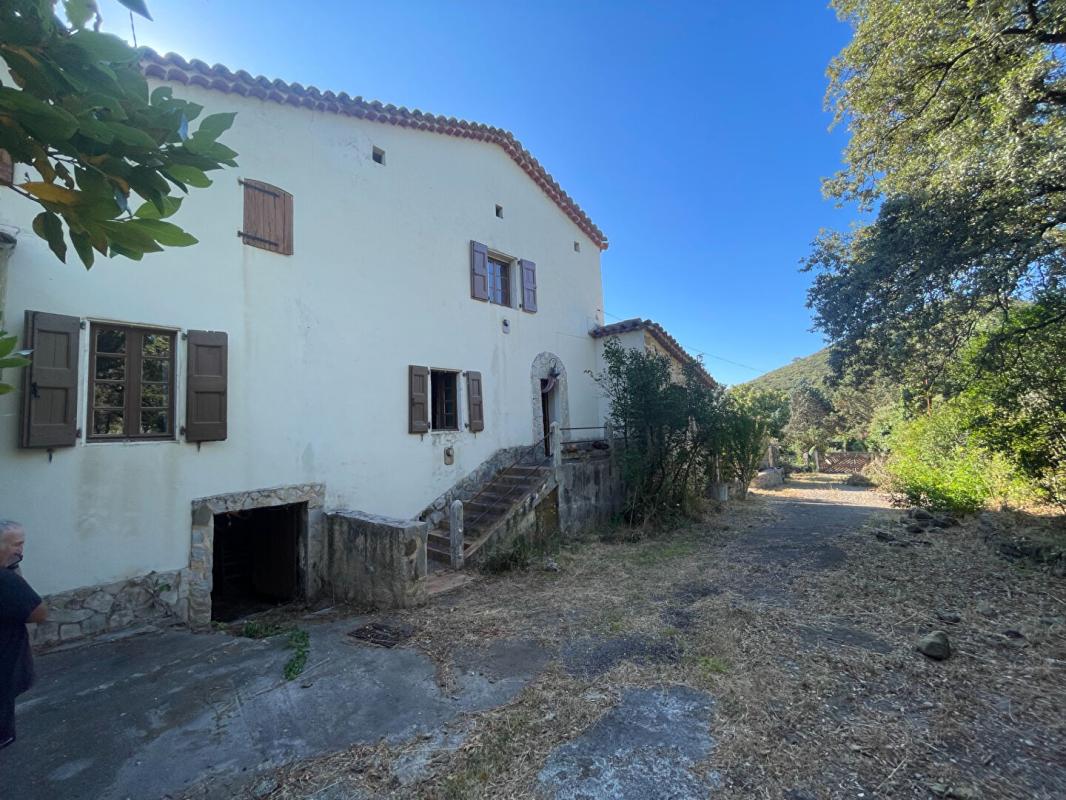 ANDUZE Mas en pierres mitoyen proche Anduze sur terrain constructible de 1900 m2 2