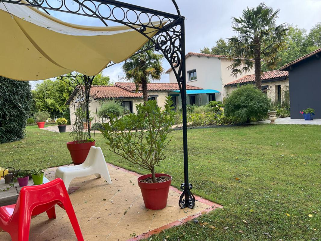 AUGE Ensemble immobilier  de 3 logements  Auge 12 pièce(s) 277 m2 1