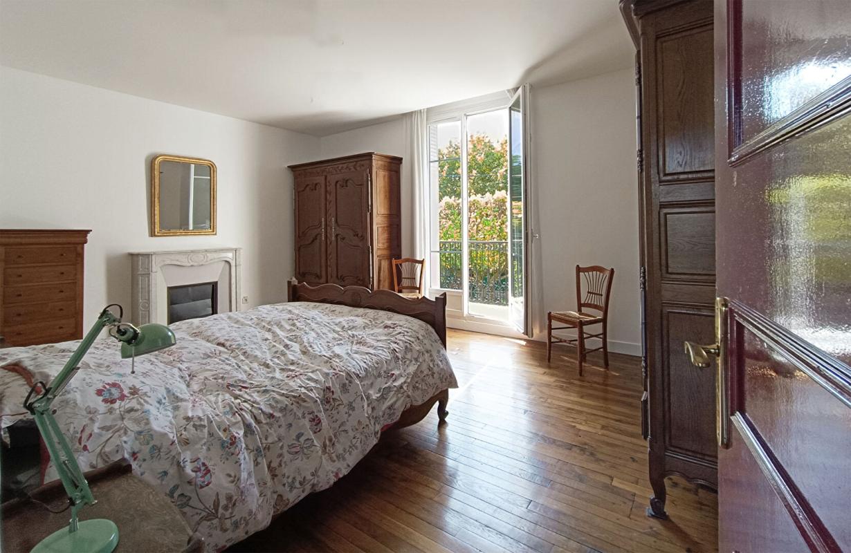 NEUILLY-PLAISANCE Maison Familiale proche RER A 10 pièces 240m² NEUILLY-PLAISANCE (93360) 10