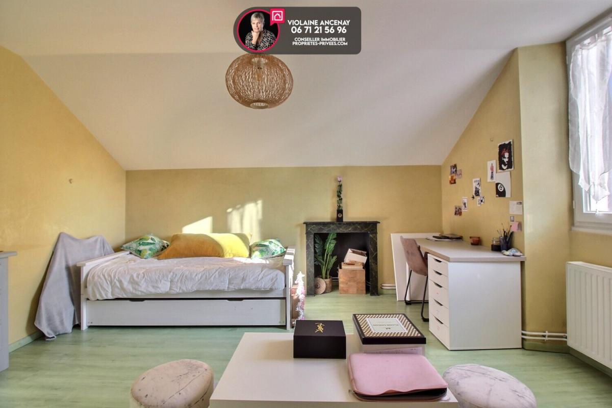 AIX-LES-BAINS Nouvelle opportunité à Aix-les-Bains : grande maison familiale proche centre, espace, calme et vie pratique au quotidien 11