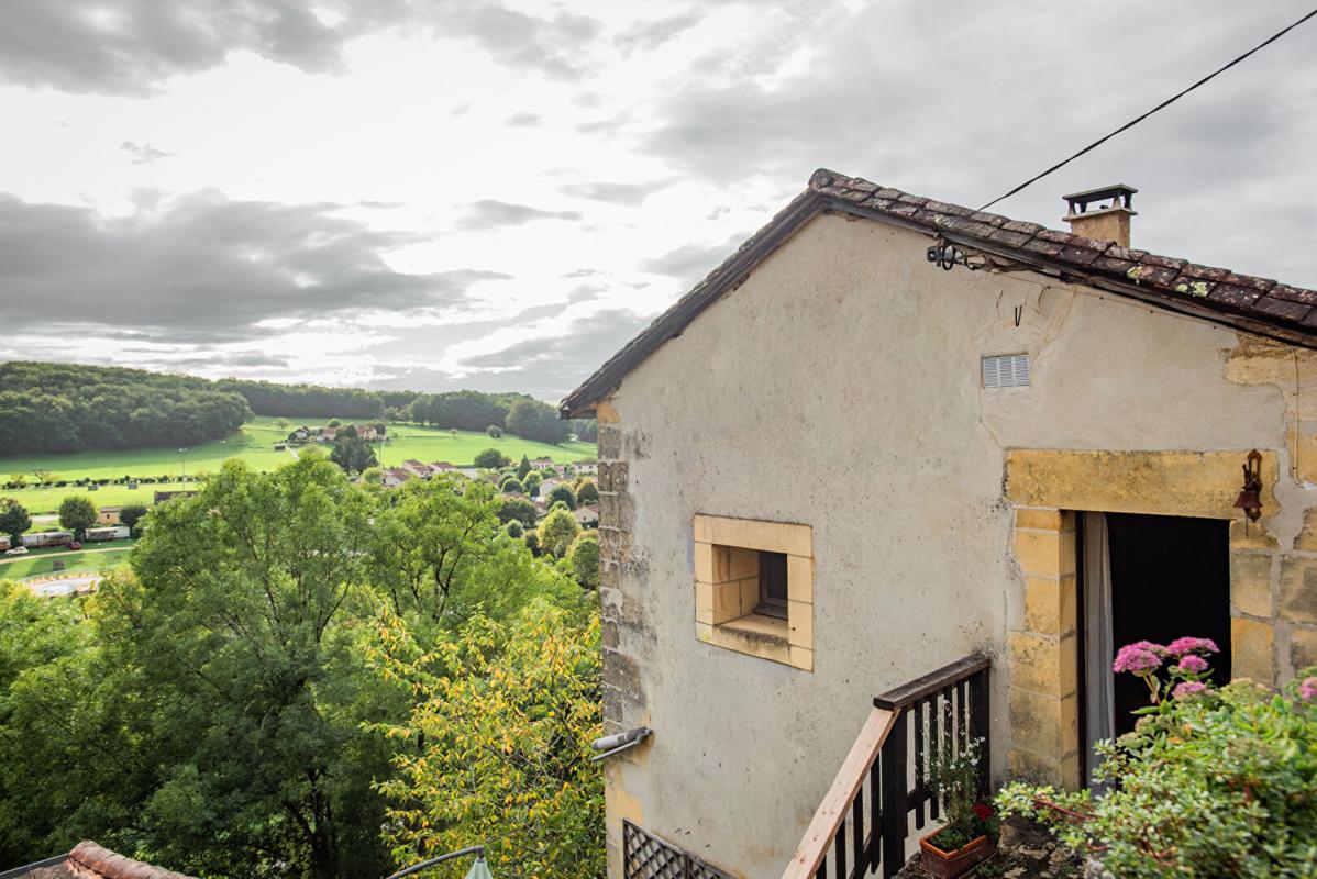 COUZE-ET-SAINT-FRONT 24150- Jolie, petite maison de village, atypique 1