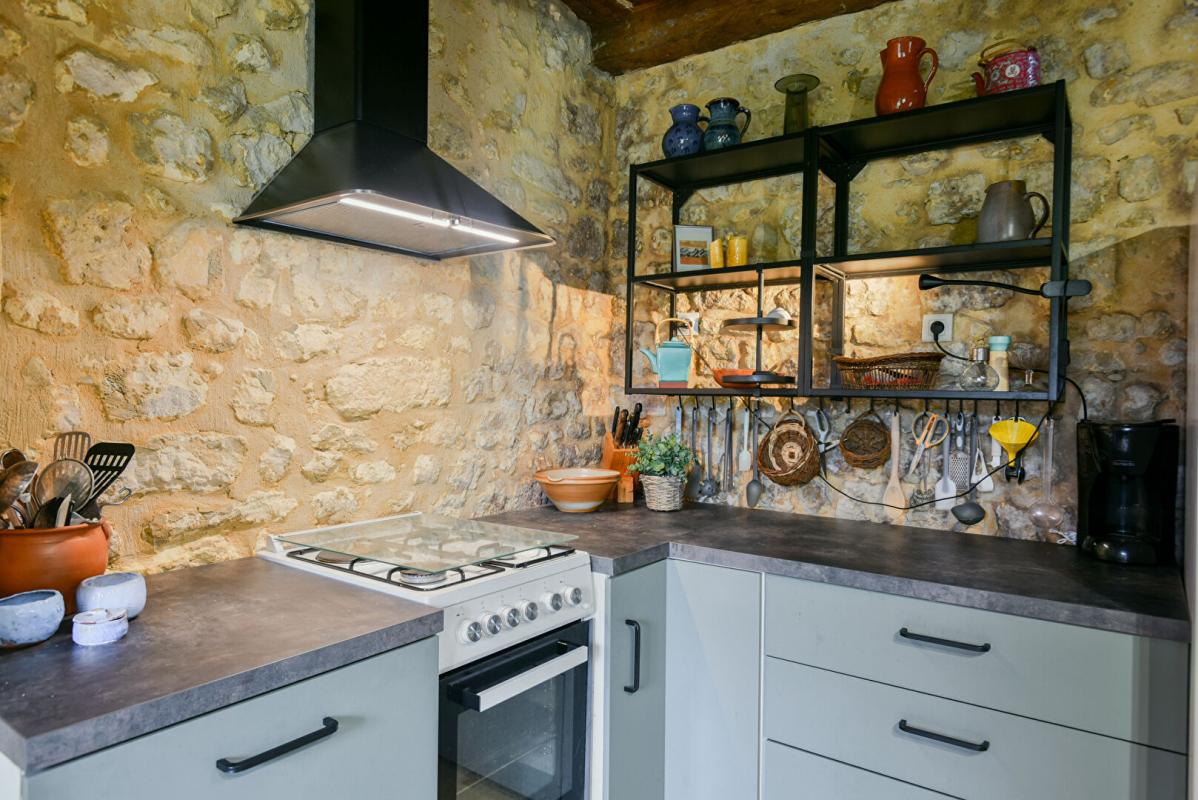 COUZE-ET-SAINT-FRONT 24150- Jolie, petite maison de village, atypique 10