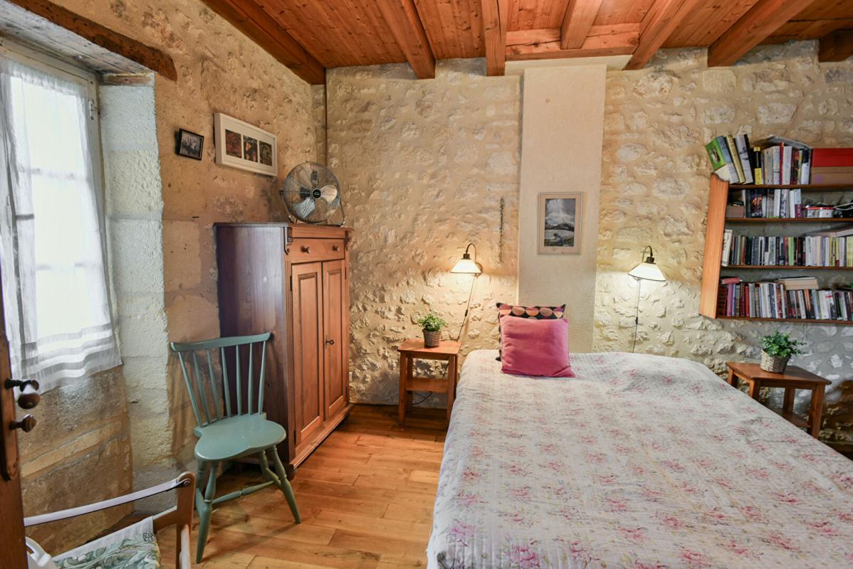 COUZE-ET-SAINT-FRONT 24150- Jolie, petite maison de village, atypique 11