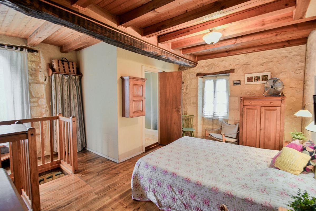 COUZE-ET-SAINT-FRONT 24150- Jolie, petite maison de village, atypique 12