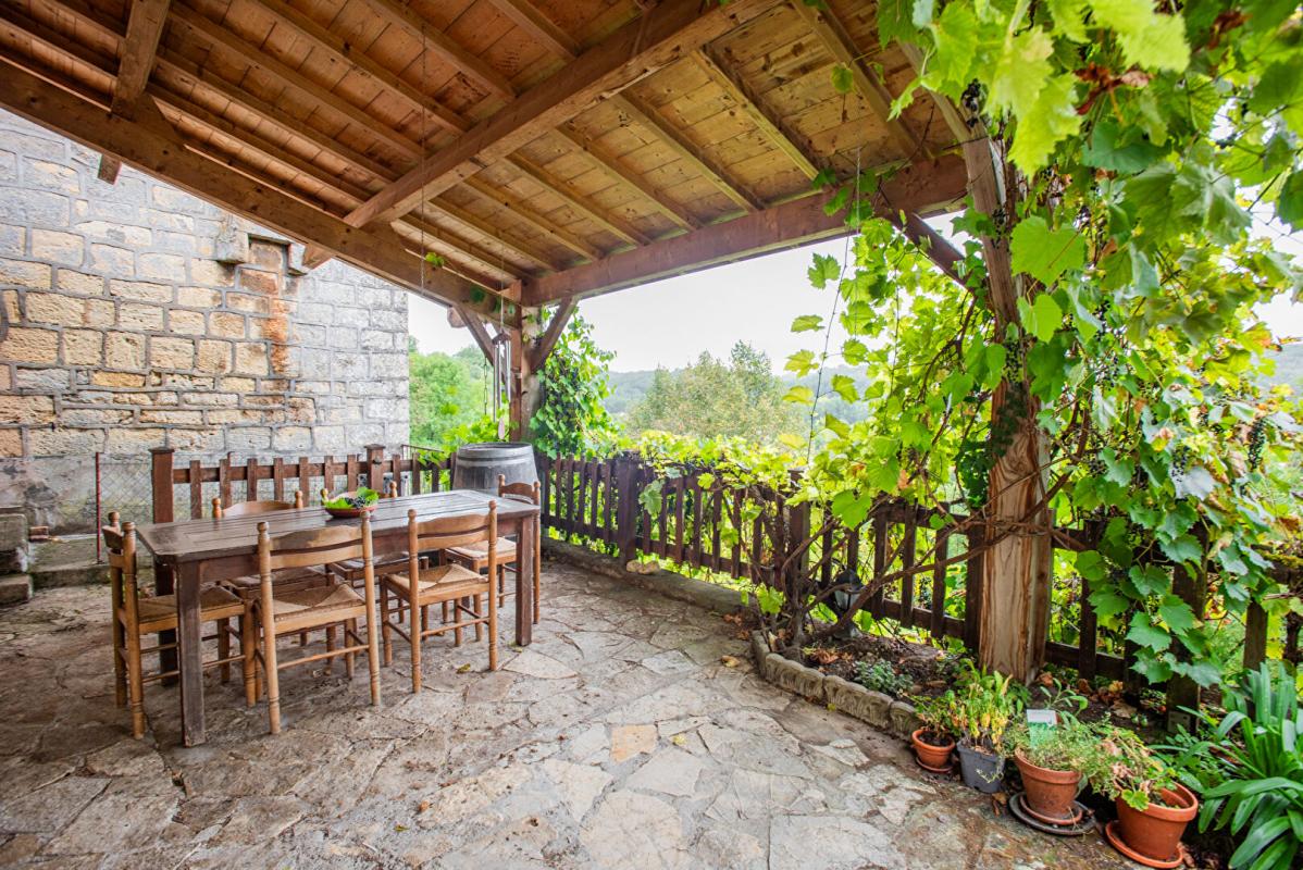 COUZE-ET-SAINT-FRONT 24150- Jolie, petite maison de village, atypique 3