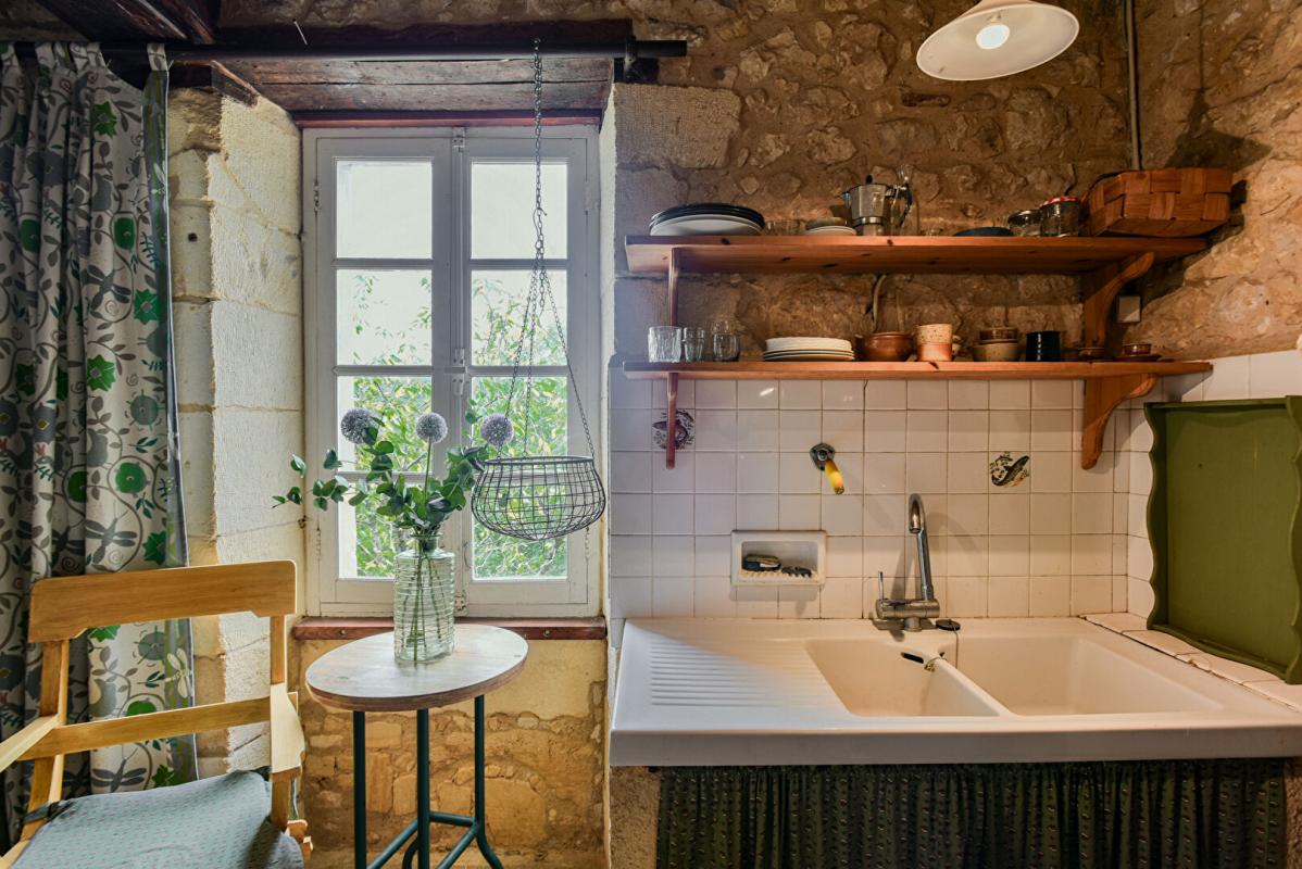 COUZE-ET-SAINT-FRONT 24150- Jolie, petite maison de village, atypique 6