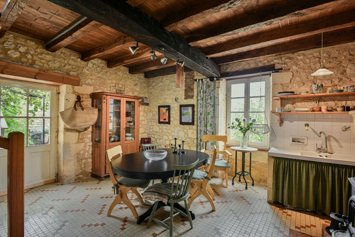 COUZE-ET-SAINT-FRONT 24150- Jolie, petite maison de village, atypique 8