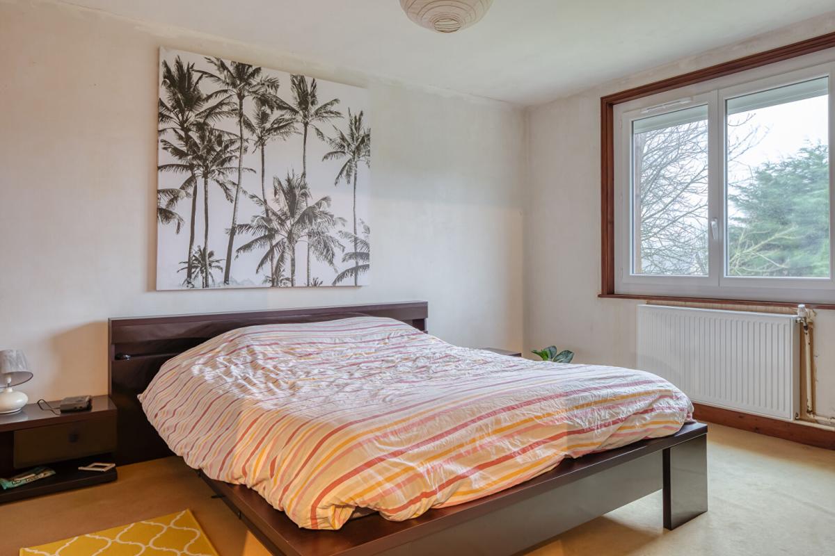 ETRETAT Maison de maçon 10 pièces dont 8 chambres sur sous-sol complet, au calme 10