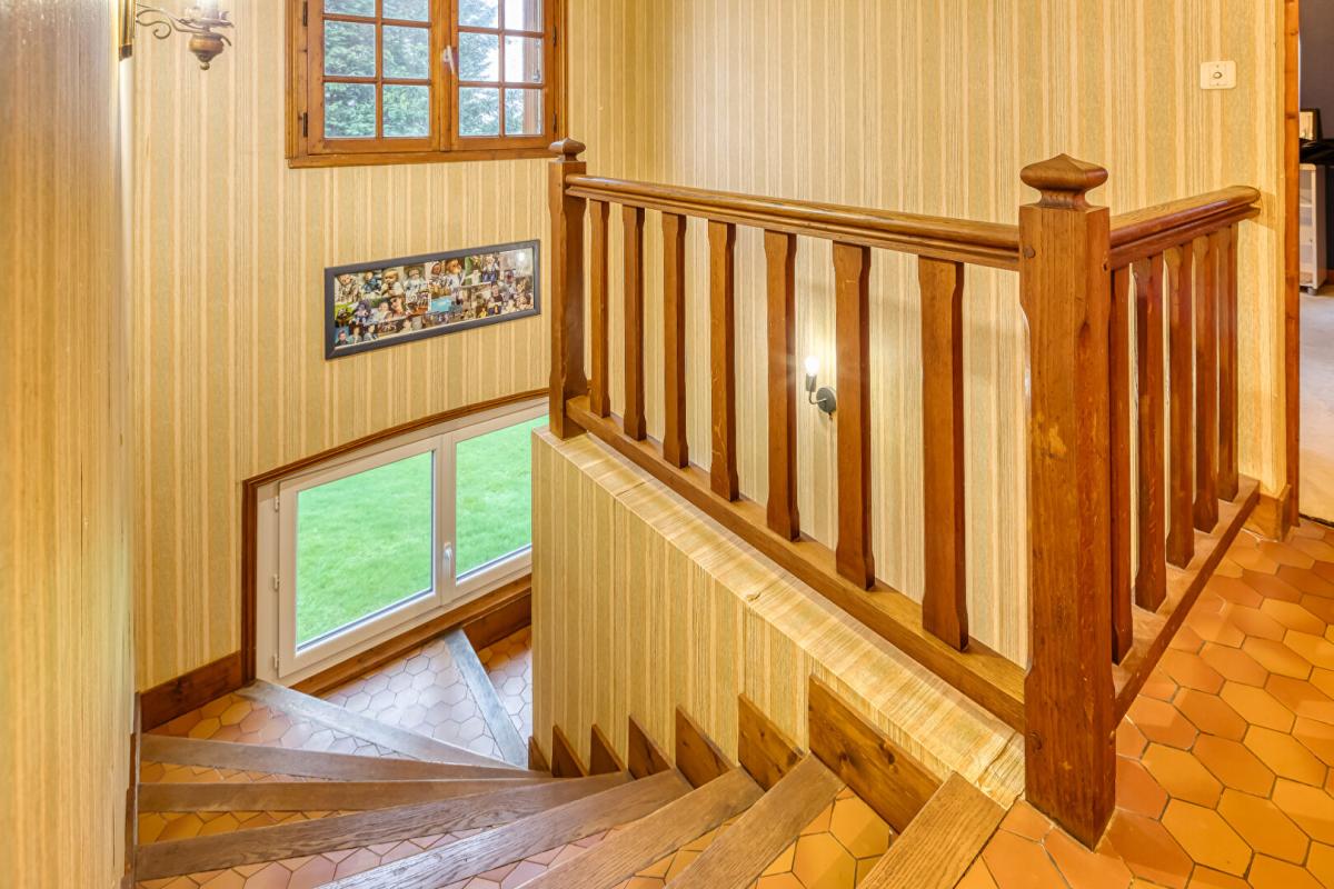 ETRETAT Maison de maçon 10 pièces dont 8 chambres sur sous-sol complet, au calme 9