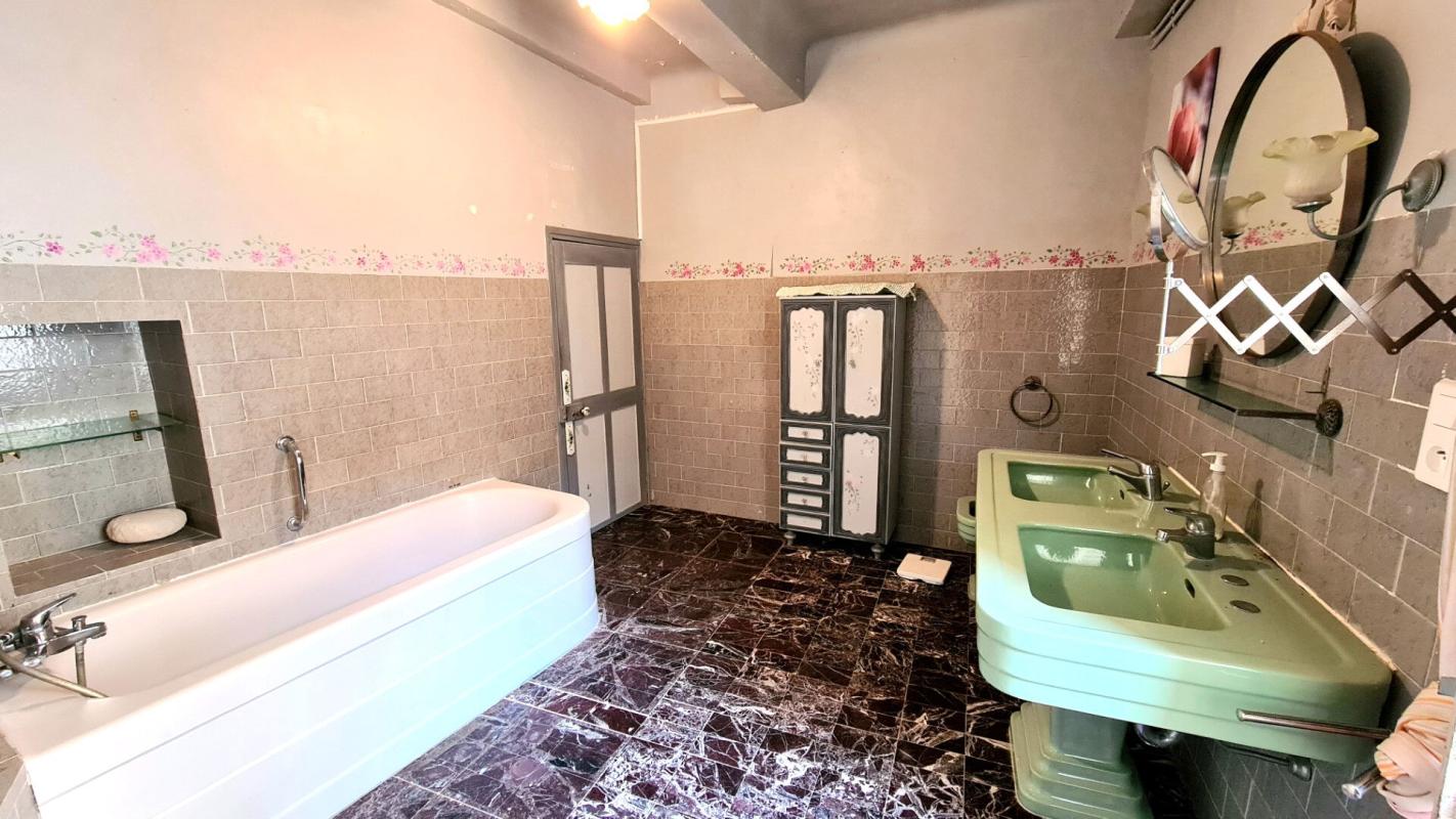 CLAVIERS Maison 3 façades, garage, terrasse studio indépendant 2