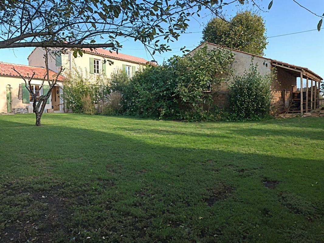 TAUGON Longère charentaise rénovée - 144 m² - 3 chambres - Piscine - Terrain 1000 m² - Bord de conche 15