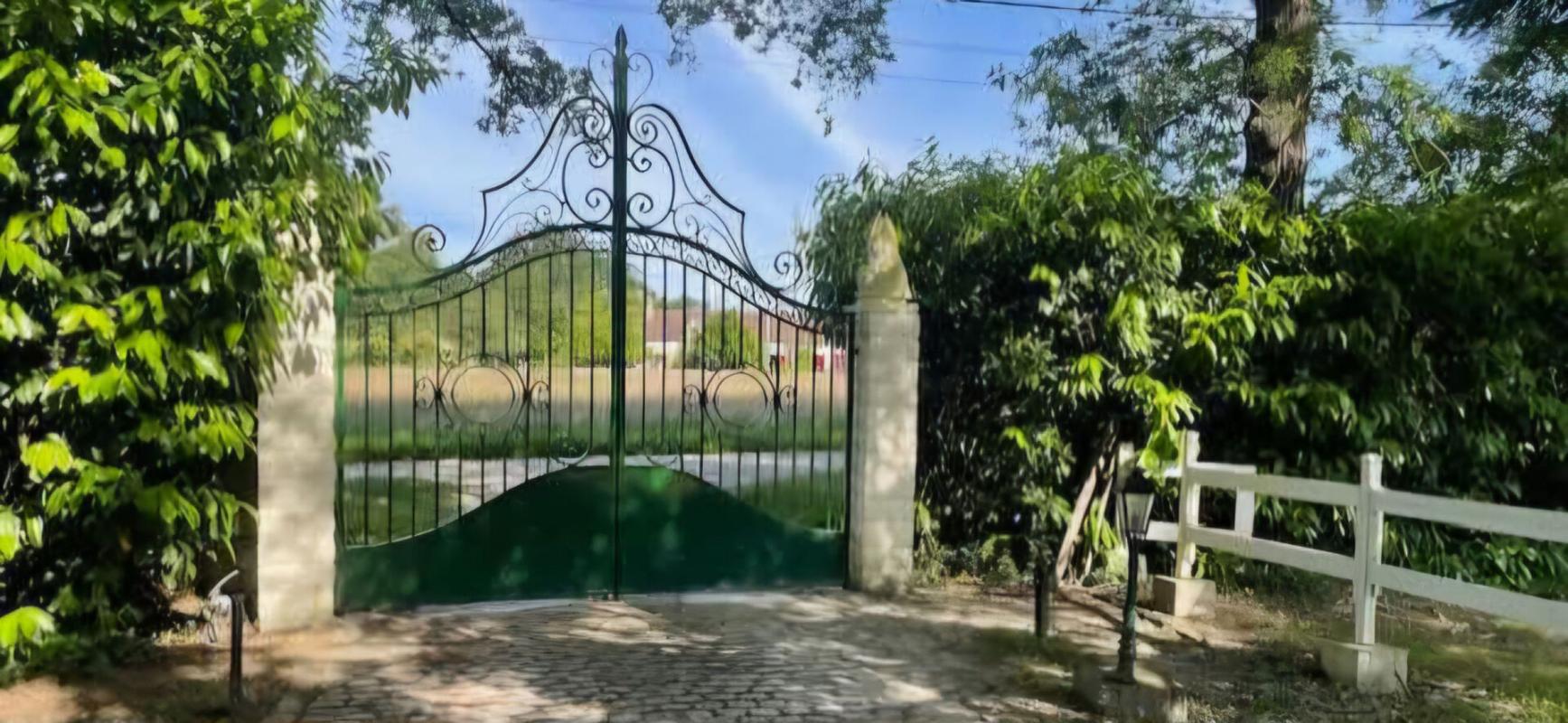 SULLY-SUR-LOIRE PROPRIETE SUR 2.7 HECTARES 12