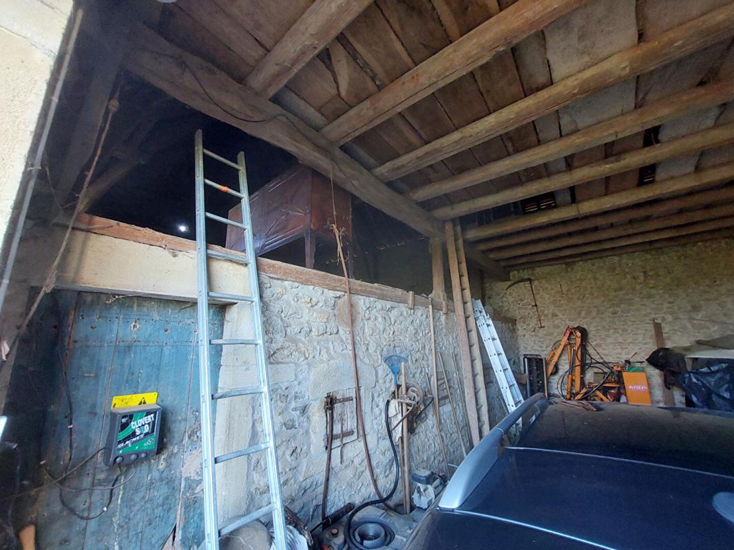 SAINT-LAURENT-EN-BRIONNAIS Maison Saint Laurent En Brionnais 5 pièce(s) 143 m2 16