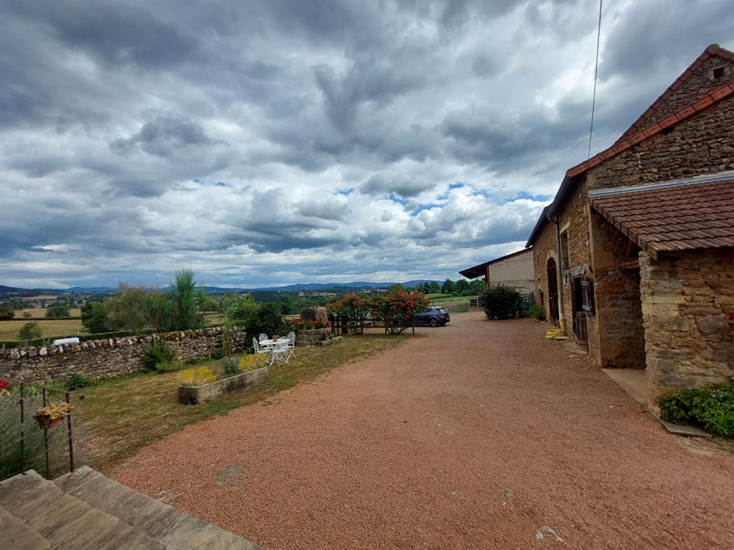 SAINT-LAURENT-EN-BRIONNAIS Maison Saint Laurent En Brionnais 5 pièce(s) 143 m2 5