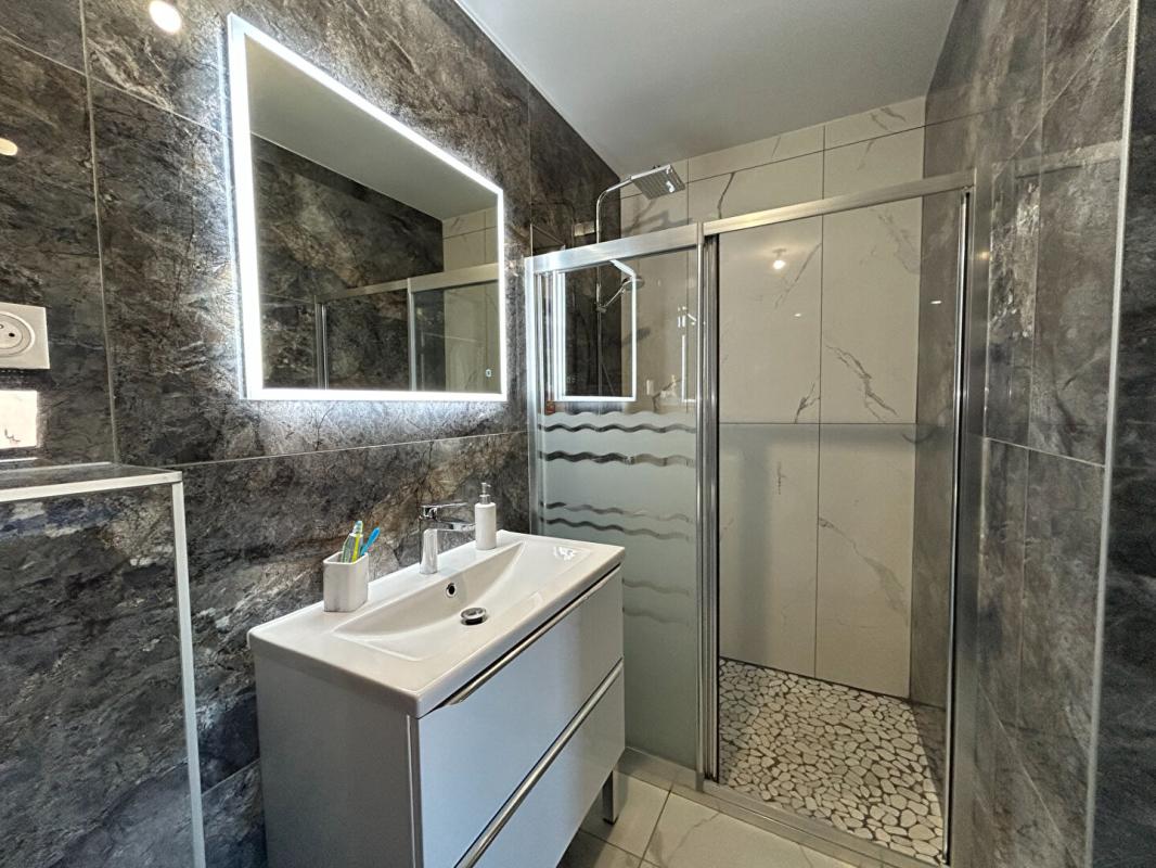 VILLEREST Plain-pied 2021 ,Lumineuse & clé en main .Secteur recherché de Villerest 8