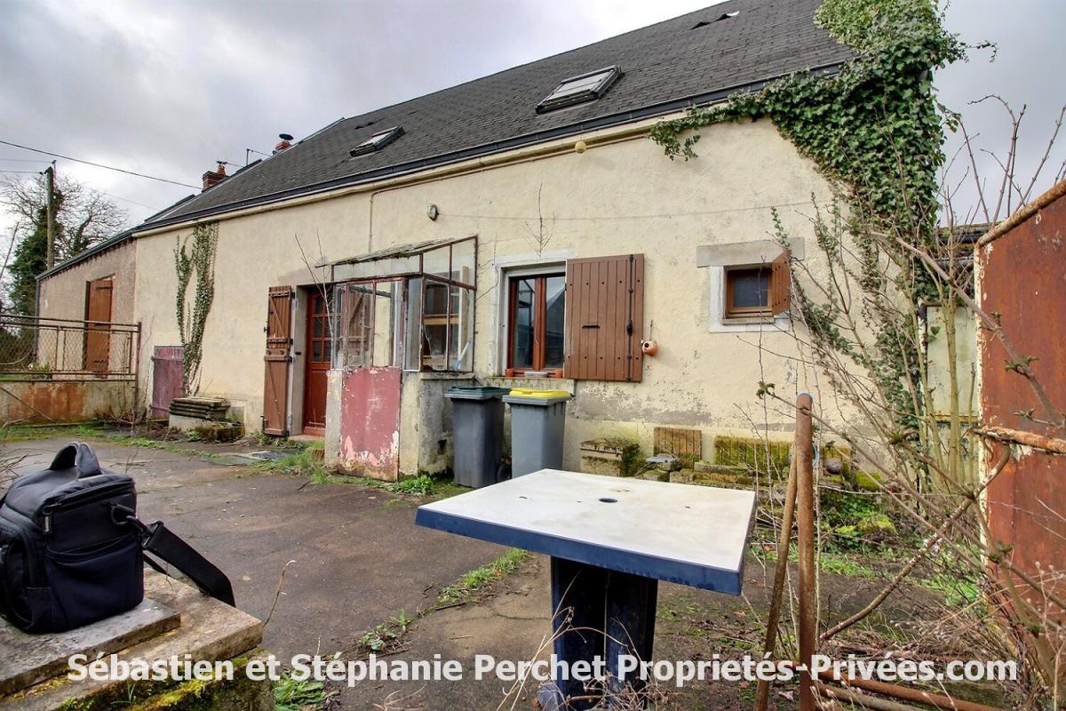 VILLAMBLAIN Maison à rénover 3 chambres sur 582 m2 de terrain 1