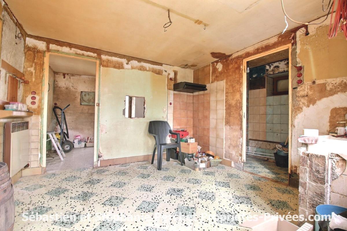 VILLAMBLAIN Maison à rénover 3 chambres sur 582 m2 de terrain 4