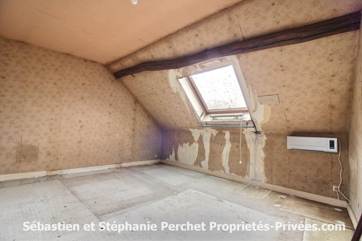 VILLAMBLAIN Maison à rénover 3 chambres sur 582 m2 de terrain 7