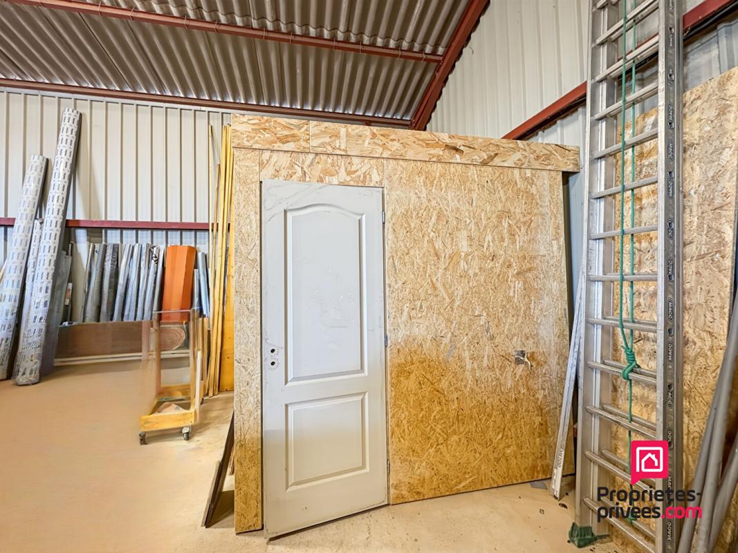 AVALLON AVALLON bâtiment à usage d'activité d'environ 220 m² 2