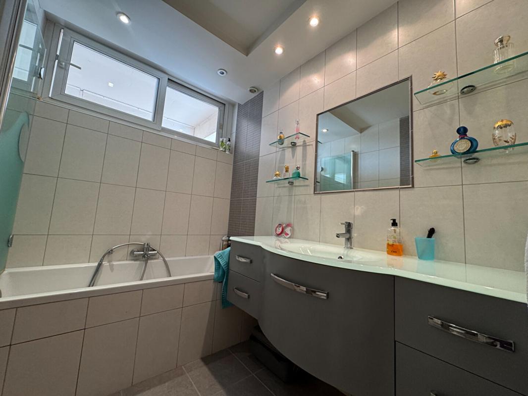 CALUIRE-ET-CUIRE CALUIRE ET CUIRE APPARTEMENT 131 M2 AVEC VUE IMPRENABLE VENTE INTERACTIVE 11