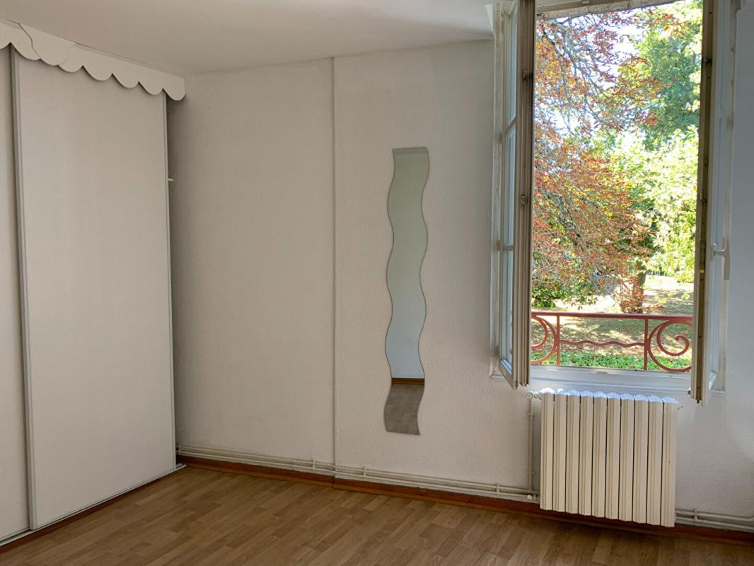 CREON T3 A LOUER CREON CENTRE 6