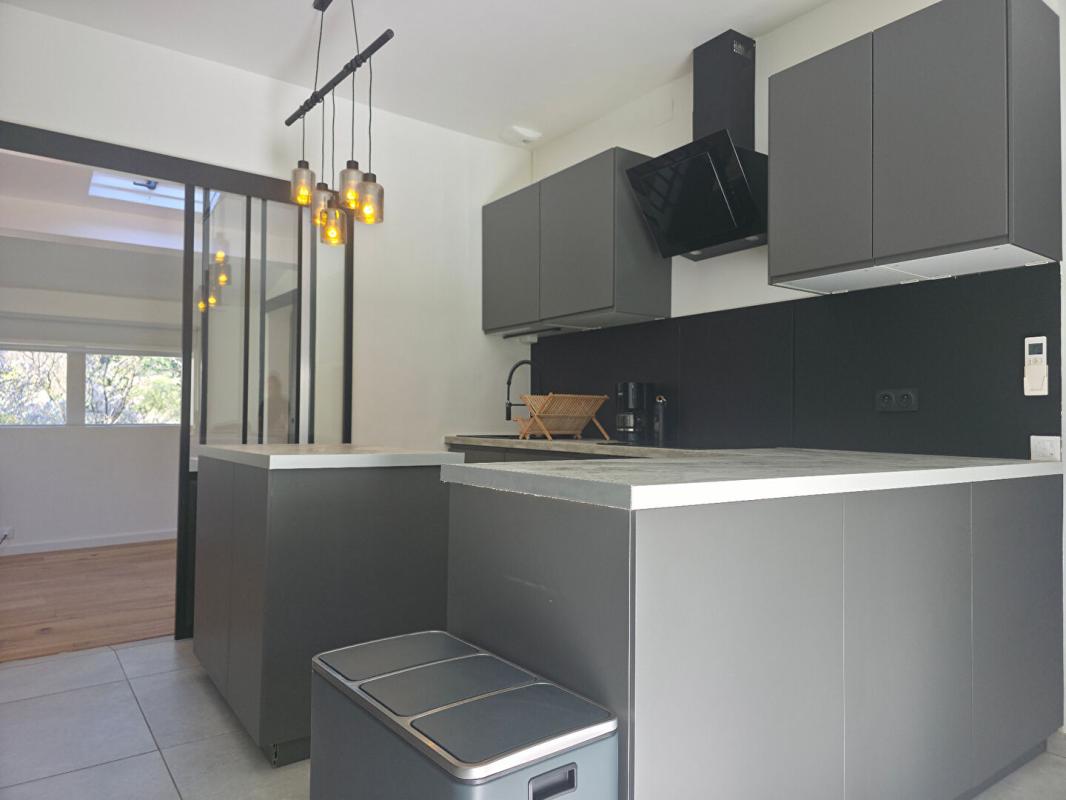 TOULON Maison rénovée 2024 ? 82 m² ? Traversante ? Jardin ? Stationnement 4 véhicules 10