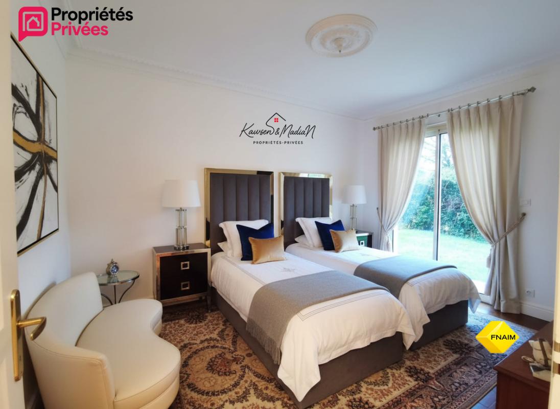 YVRAC Magnifique Villa plain pied Yvrac 192 m2 9