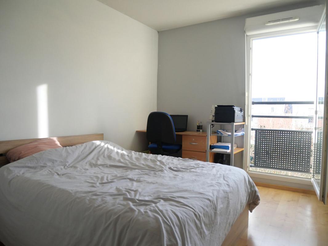 MEYZIEU T4 DUPLEX TERRASSE ET PARKING PRIVATIF 11