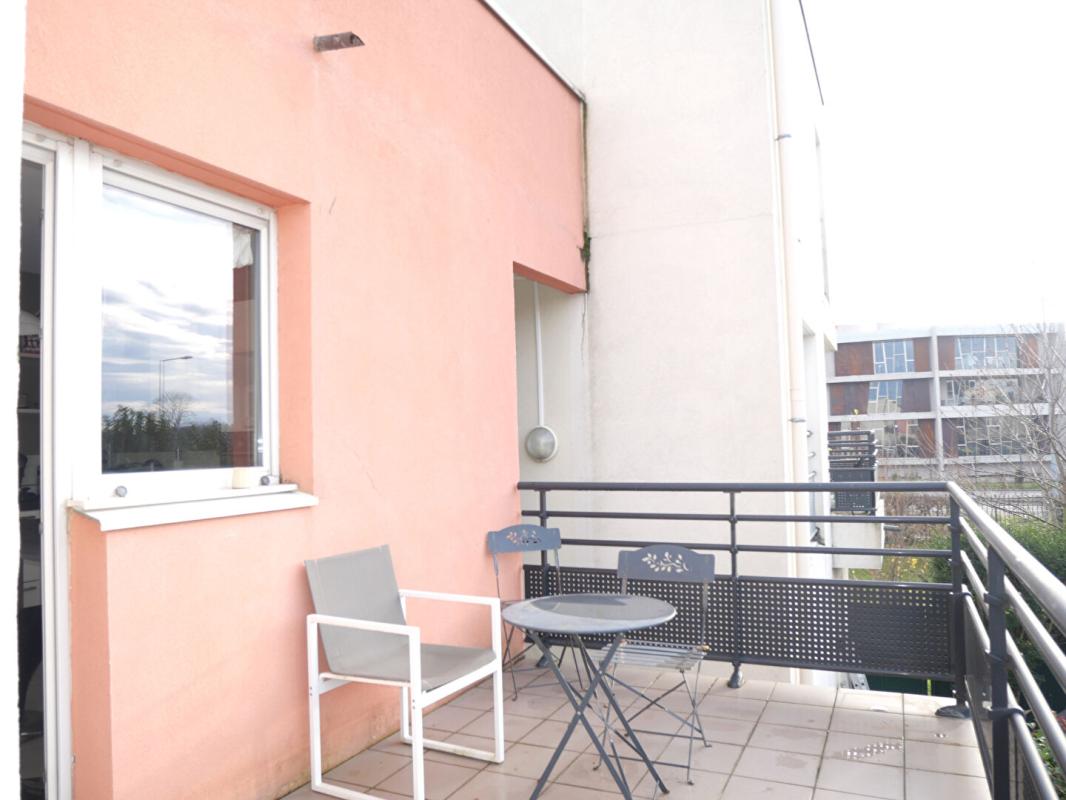 MEYZIEU T4 DUPLEX TERRASSE ET PARKING PRIVATIF 6