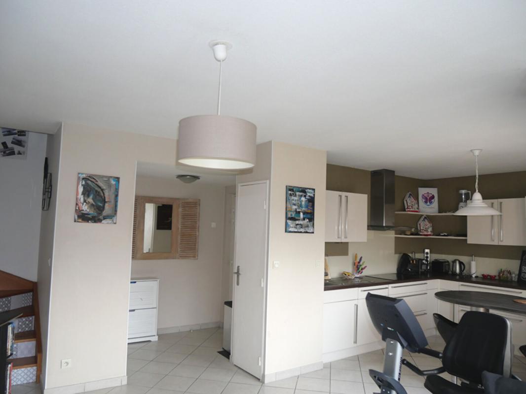 MEYZIEU DUPLEX T4 TERRASSE GARAGE ET PARKING PRIVATIF 3