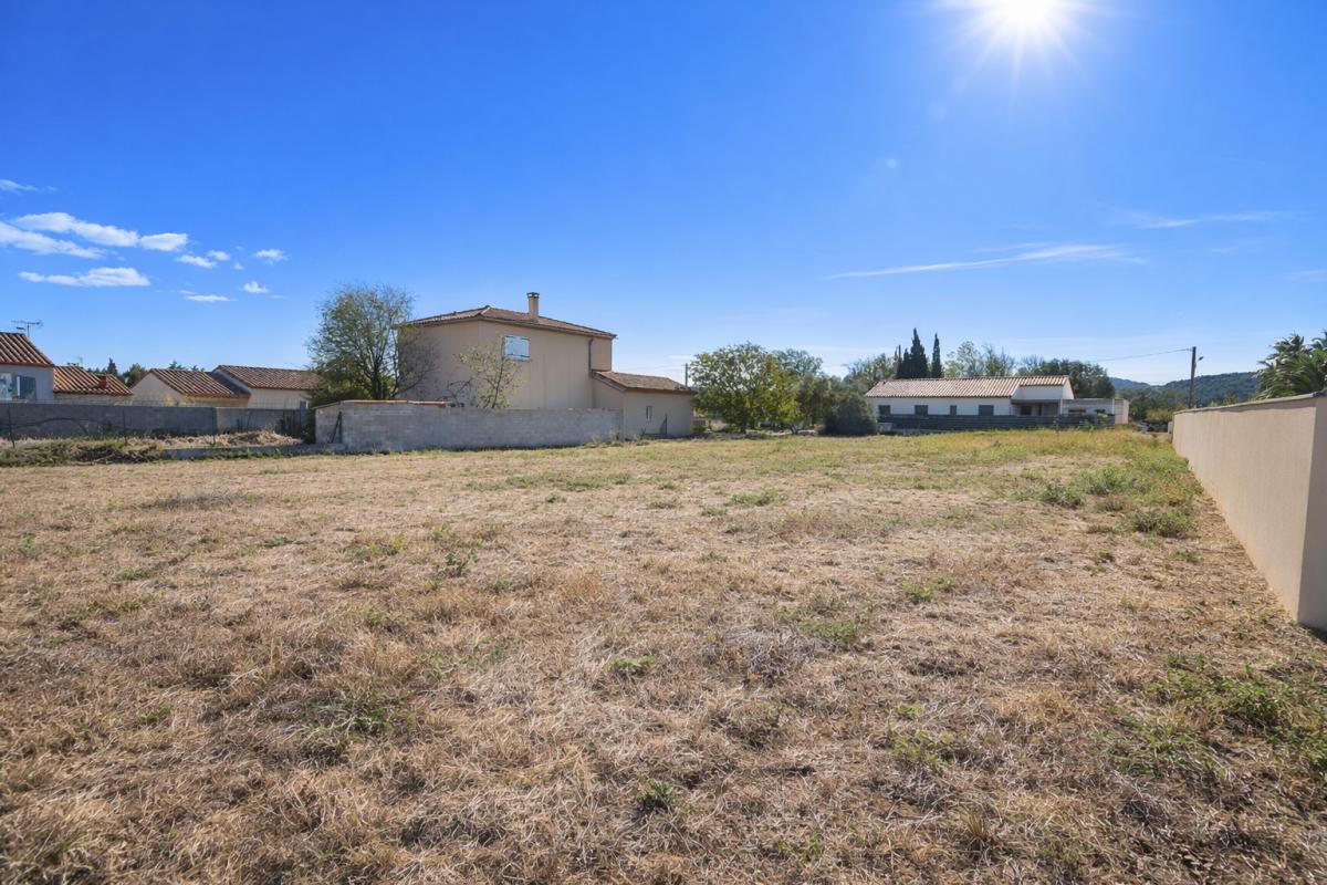 FABREZAN Terrain constructible hors lotissement 785 m² 1