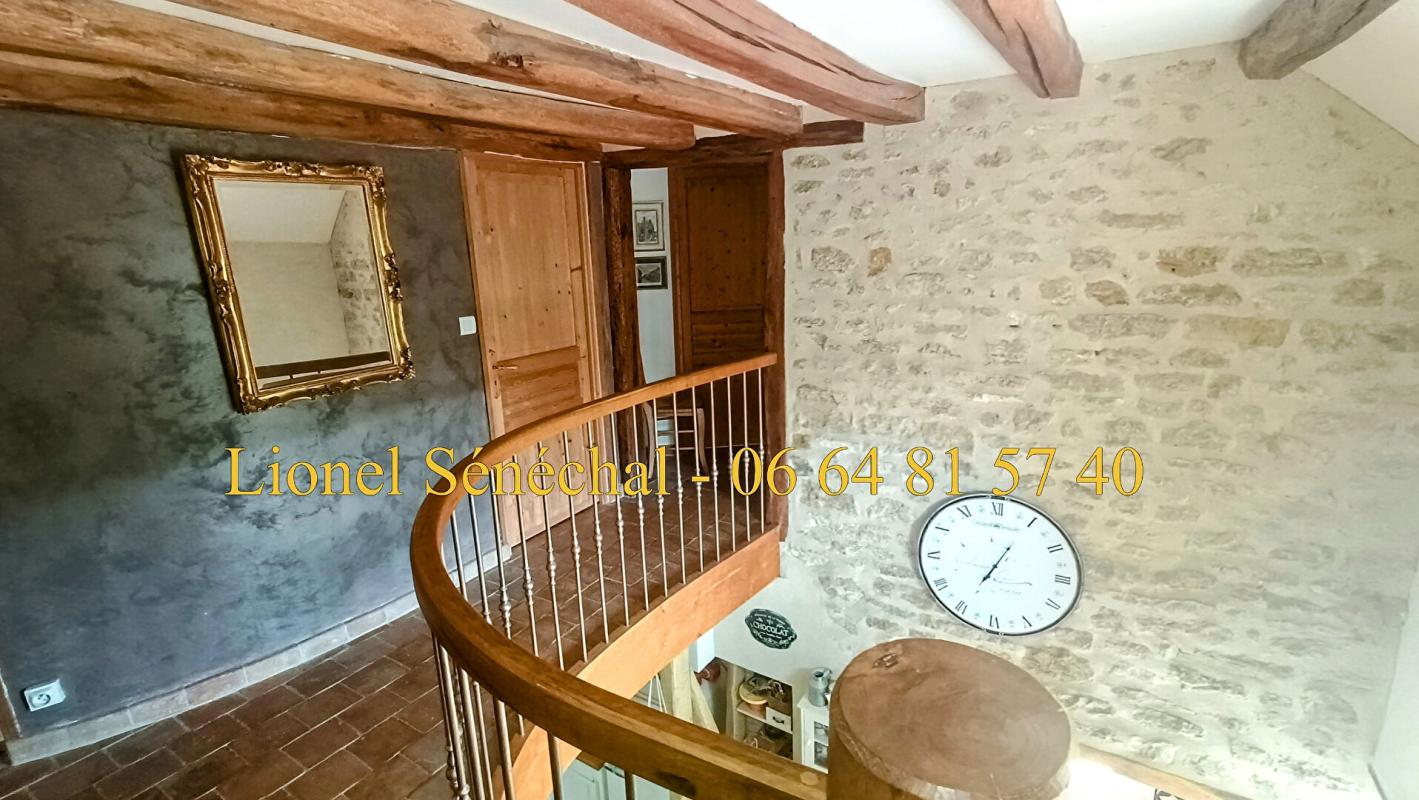 ALENCON Demeure de prestige rénovée et peu énergivore de 240 m2 habitables avec sa piscine chauffée et ses superbes dépendances sur une une parcelle de plus de 3 500 m2 à proximité des Alpes Mancelles 13