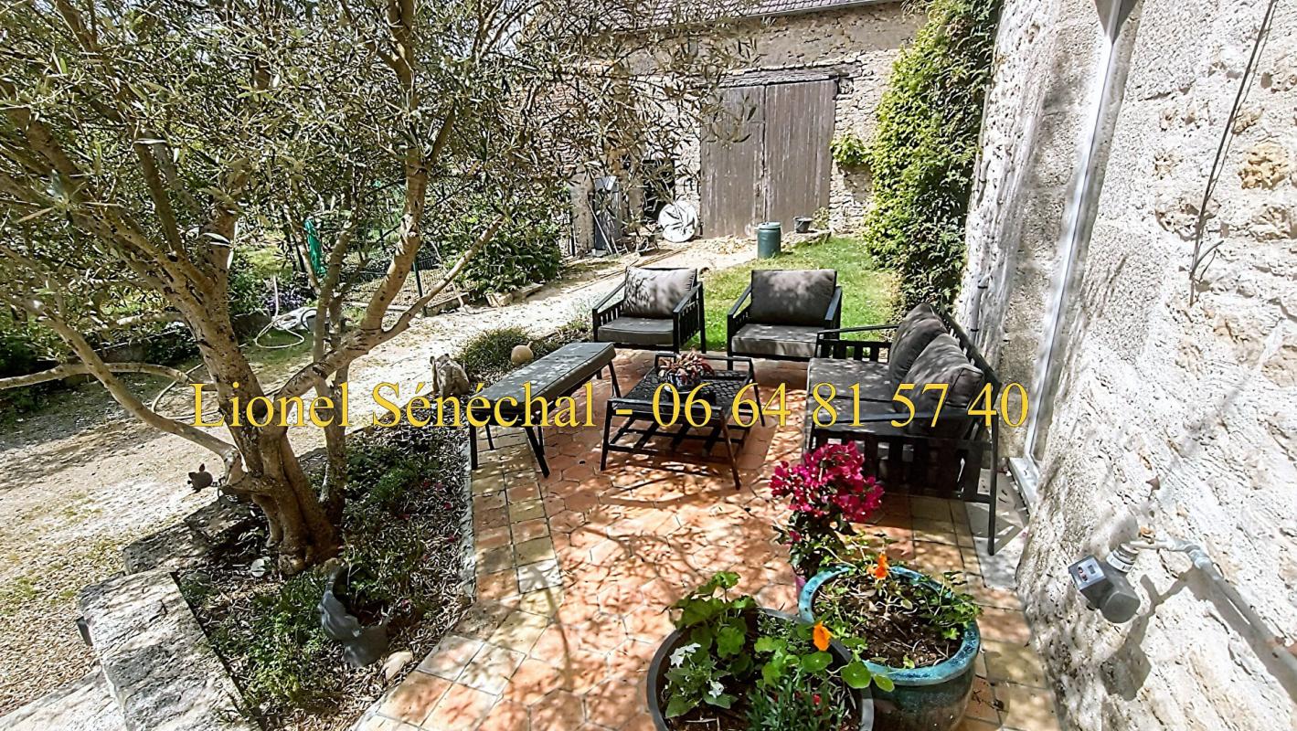 ALENCON Demeure de prestige rénovée et peu énergivore de 240 m2 habitables avec sa piscine chauffée et ses superbes dépendances sur une une parcelle de plus de 3 500 m2 à proximité des Alpes Mancelles 3