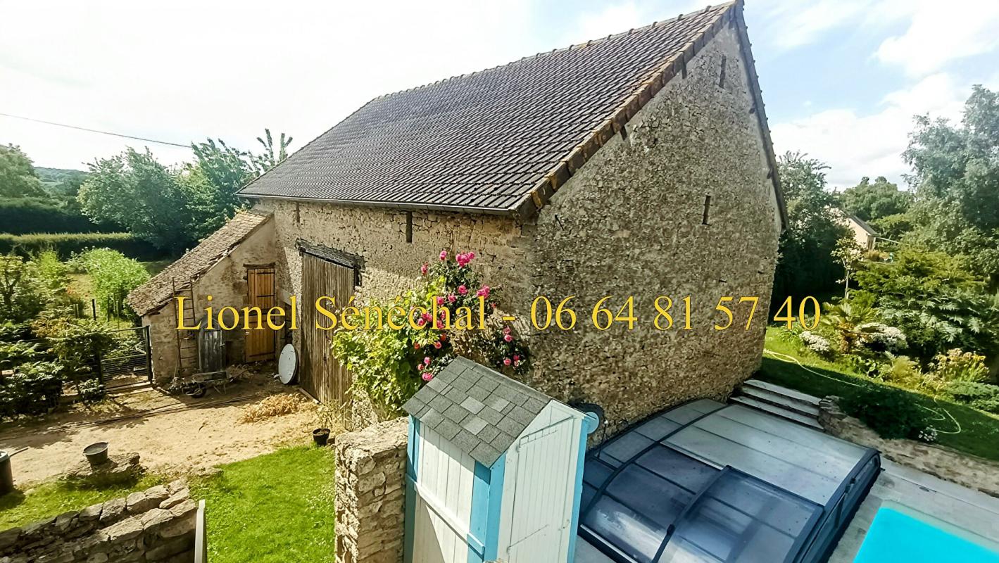 ALENCON Demeure de prestige rénovée et peu énergivore de 240 m2 habitables avec sa piscine chauffée et ses superbes dépendances sur une une parcelle de plus de 3 500 m2 à proximité des Alpes Mancelles 6