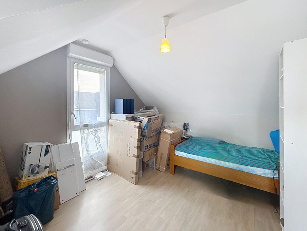 SURZUR SURZUR Appartement T3 en DUPLEX de 67,70 m2, lumineux. À pied du bourg 12